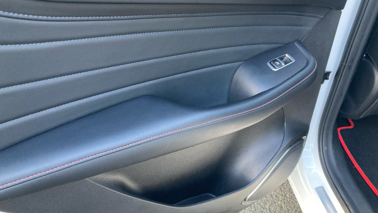 MG HS 1.5 T-GDI Trophy 5dr DCT Petrol Hatchback